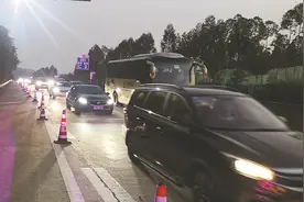 年年相似节节相同 许广高速清远段逢节必堵如何解？图片