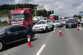 提醒！元磨、昆石高速发生车祸，部分路段临时交通管制图片