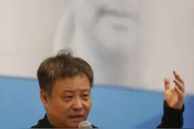 在太平间睡午觉，余华是被写作耽误的段子手？图片