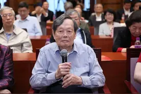 “一块美元也不存，因为我是中国人！”图片