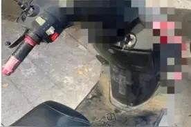 着急赴约忘拔电动车钥匙，回来钥匙不见了，车上多了张纸条……图片