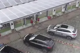 新能源车主自曝高速服务区排队充电花了5小时！多家车企回应图片