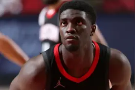 火箭官方宣布完成与篮网交易，裁掉凯里-托马斯图片