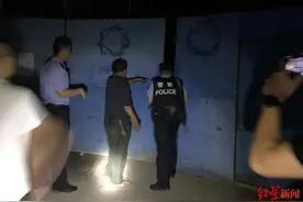 黄牛受惊吓失控成“疯牛”民警三枪击毙解除危机图片