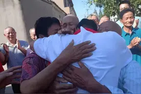 江阴：三兄弟失散75年后重聚图片