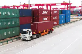 一分钟看一个集装箱如何在顺岸开放式全自动化集装箱码头完成进出港图片