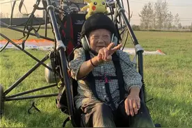 玩滑翔、读博、跳伞……这些奶奶太疯狂图片