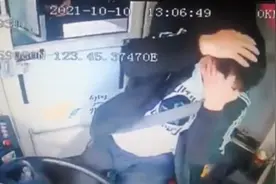 辽宁一女子锤击公交司机，致其头破血流缝6针图片