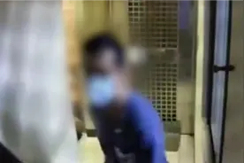 嫌楼上邻居太吵 台湾一男子暴力踹门还砸玻璃……监控拍下疯狂一幕图片