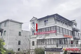 被拐39年终团圆！湖北男子回家认亲，含泪跪拜七旬老父亲图片