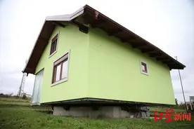 为让妻子能随心情看风景，72岁“宠妻达人”花6年建造360度旋转屋图片