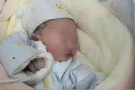 父亲为要回彩礼抢走新生儿，不只是“家事”| 新京报快评图片