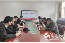 灞桥区人大常委会副主任李正升一行莅临东城一中调研工作图片