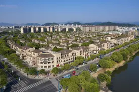 卖衣服不如盖房子？雅戈尔患上“地产依赖症”，押上半年净利抢了块地图片