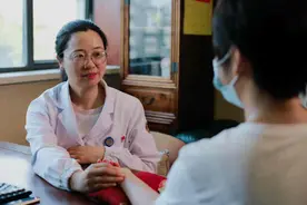 “救救我！”天气转凉它也很脆弱，医生开方：记住要常笑图片