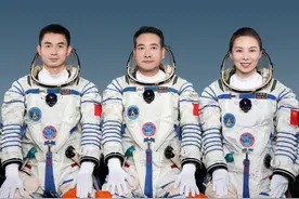 “80后”出征太空第一人，时隔8年再飞天图片