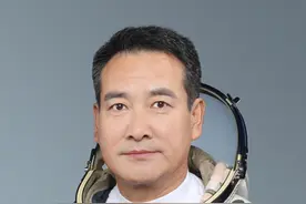 翟志刚同志简历图片