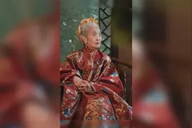 百岁网红奶奶过重阳：大家吃好！喝好图片