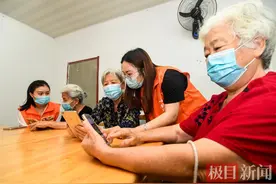 每月100元至500元不等，武汉26万老人享受高龄津贴图片