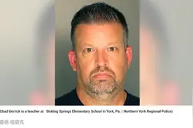 教室防疫屏被拆除，美国一教师气坏了：开枪把他们都打死图片