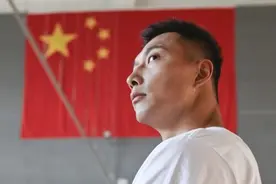 易建联归来，CBA竖旗图片