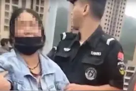 重庆两小学女生双双跳入乌江，疑似家属江边痛哭：我没有打她图片