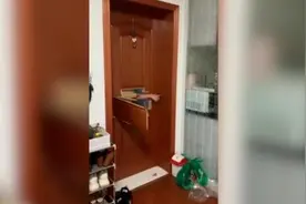 警方通报“女子家中凌晨遭陌生男子破门闯入”：嫌疑人被刑拘视频封面