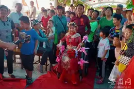 自强自信收获爱情，太湖“轮椅上的电商女孩”查群芳举行婚礼图片