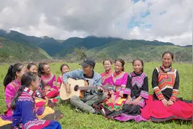 大凉山里的“妞妞合唱团”引关注！网友：所有的小朋友眼睛里都闪着星星图片