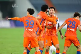 齐鲁德比再现足协杯！山东泰山今晚全华班迎战青岛青春岛图片