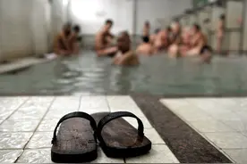 山东人的“快乐密码”，藏在澡堂里图片