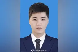 25岁应届博士成985高校博导！网友：别让我妈看见系列图片