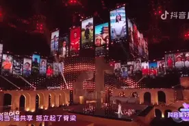 千人和李玉刚合唱“网红神曲”！这一幕破防图片