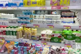 视频丨几天就要喝完的鲜牛奶和保质期一个月的“小白奶”到底有啥区别？图片