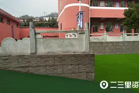 课间玩耍 洛南一名小学生被同学推下高台致脚趾骨折图片