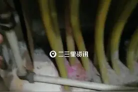 翠湖园8号楼住户反映家中自来水变粉色，原来有人私改供热管网设备图片