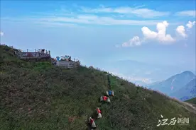 武功山挑山工图片