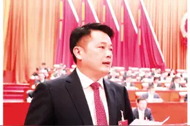 政府工作报告图片