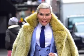 真人版肯尼！巴西红人变性成“芭比”：赚进百万美金图片