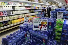 最近，美国人发现：薯片袋里空气变多了……图片