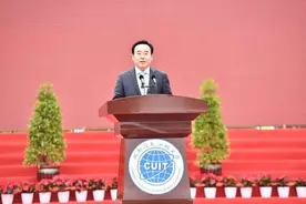 B站董事长陈睿母校演讲：大学阶段要找到自己感兴趣的事情图片