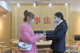 四川发出首份统一制式离婚证明书图片