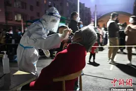 疫情下呼和浩特48小时记：逐步扎紧防疫“篱笆”图片