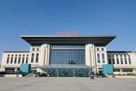 因疫情防控需要，河北保定火车站东广场进、出站通道关闭图片