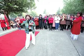 播放量4000多万“老大姐”的广场歌拯救不开心图片