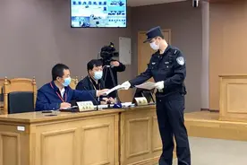 老小区加装电梯一楼业主“被签名”，诉至法院要求拆除电梯视频封面