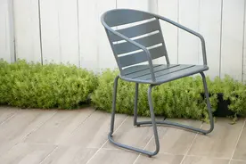 sit down with someone可不是“和某人坐一起”图片