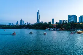 南京玄武湖全面开启夜游模式！图片