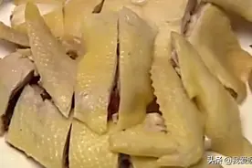 制作香茅鸡步骤超简单，皮爽肉滑清香诱人，忍不住多吃两块！