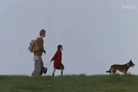 孩子的孤独你懂吗？两个孩子一条狗，把我感动得稀里哗啦图片